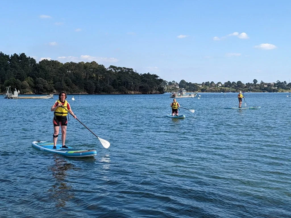 Stand-up paddle initiation at sea in Baden.