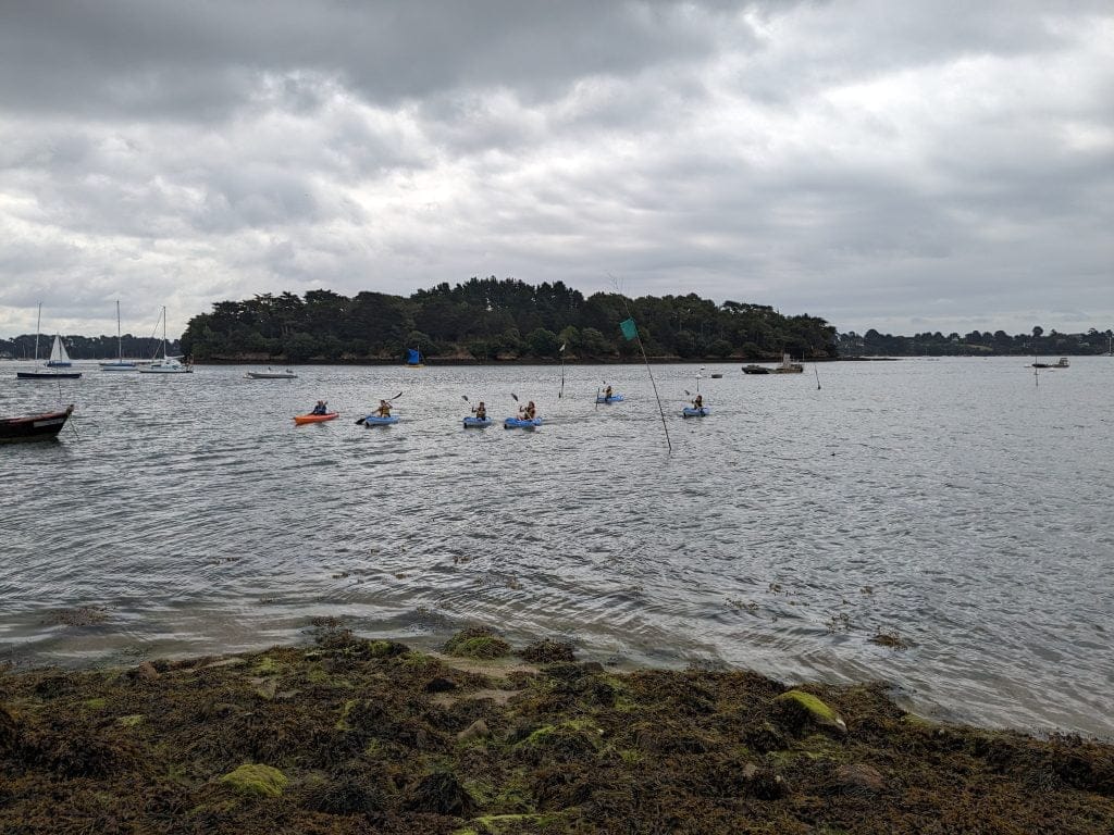 PXL_20230703_085410469 Children's sea kayaking course in the Gulf of Morbihan.