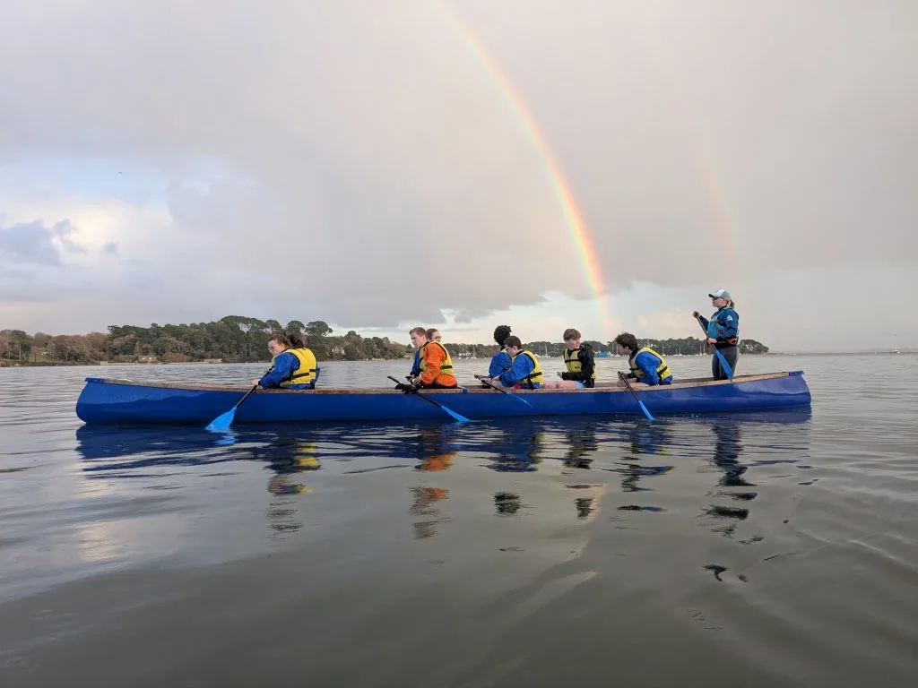 Canobus sous un arc en ciel dans le Golfe du Morbihan.