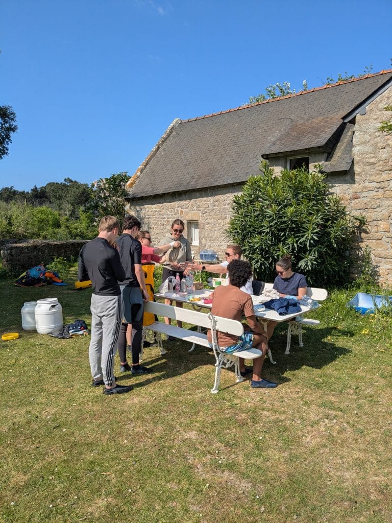 Pique-nique au village de l'ile Ilur.
